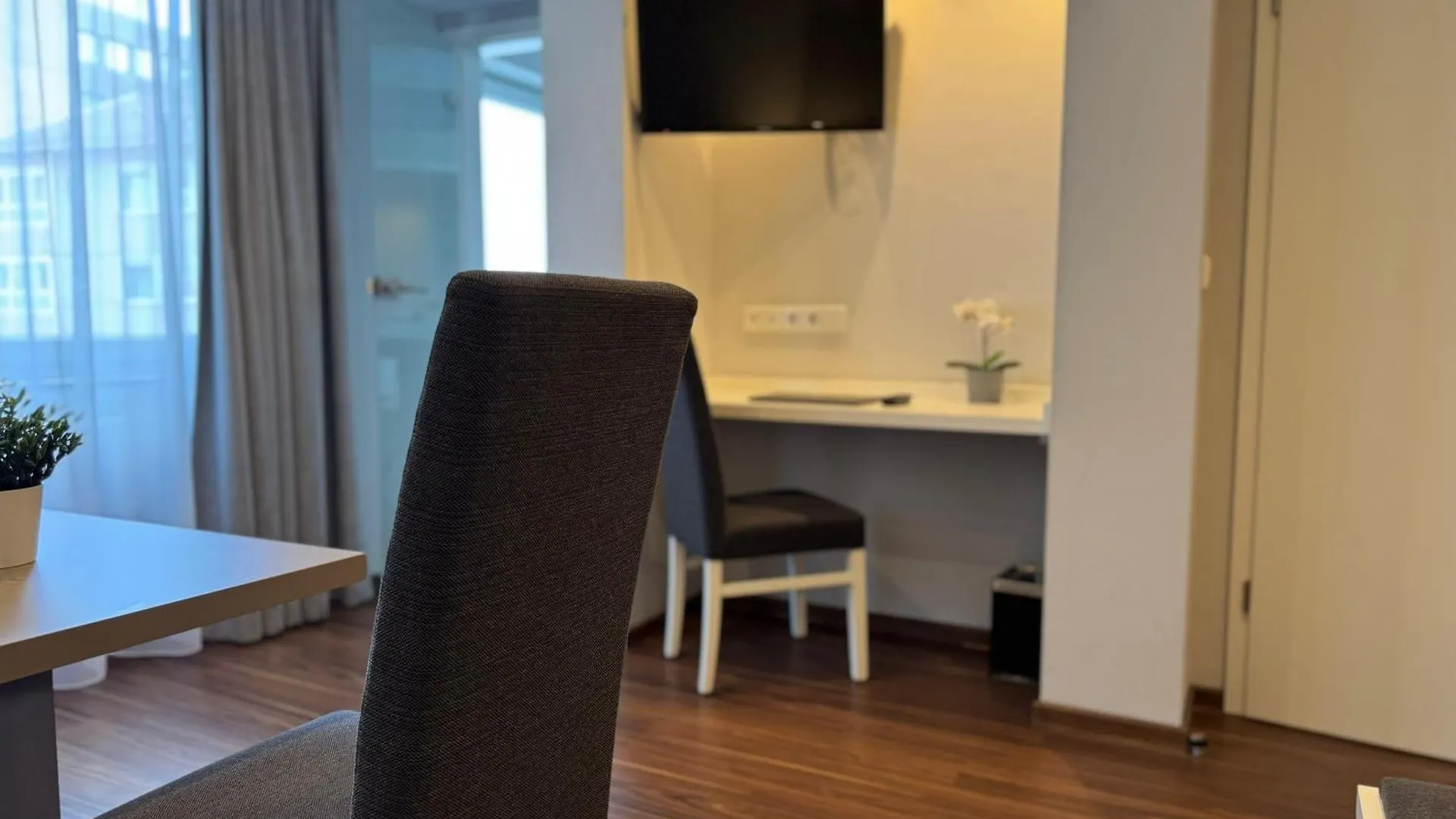 Mirage City Hotel Stuttgart Zentrum 3*,